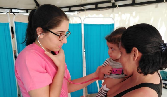 Médicos venezolanos que migran a Colombia encuentran que su primera lucha es insertarse en el mercado laboral.